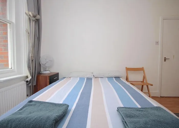 Great Flat Located In Trendy Soho